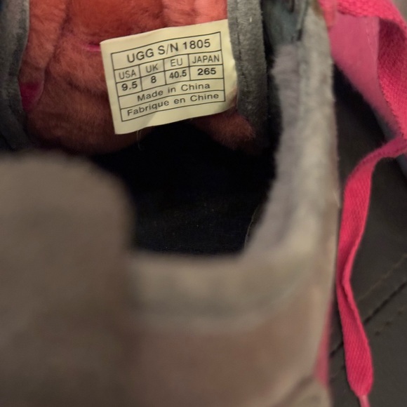 Rare Women's Ugg s sneakers size 9.5 - Picture 3 of 7